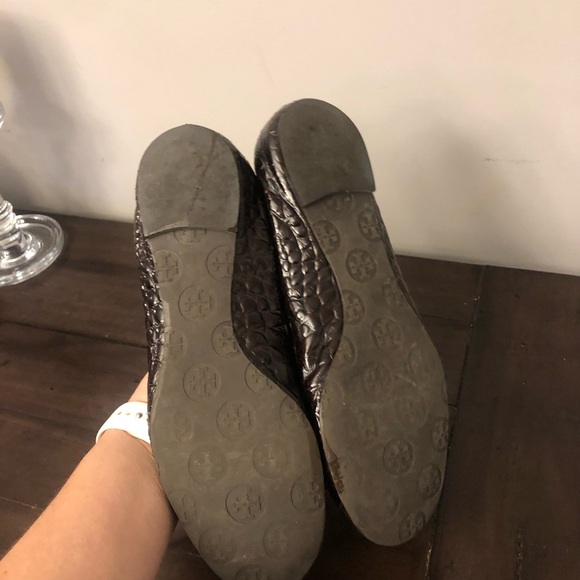 Tory Burch reva brown crocodile print flats - Picture 5 of 6